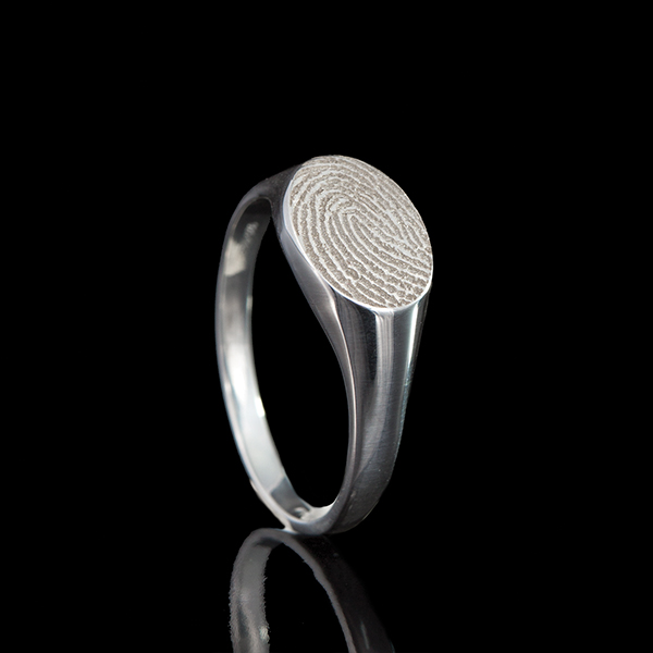 0134-00 Zegelring met ovale vingerafdruk