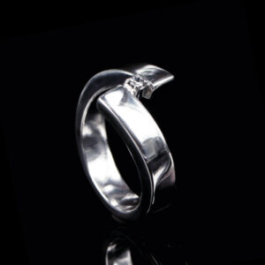 1100-10 Asring met steen