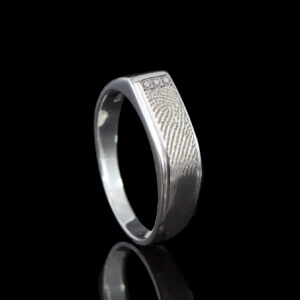 RA-D025-G03 Ring met afdruk en 3 pave gezette stenen