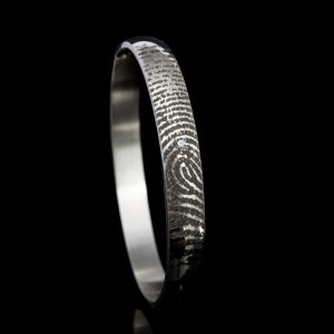 AA-D009-G01 Armband met vingerafdruk met steen