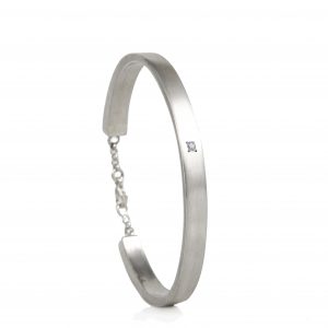 AS-D049-G01 Armband met schroefdop en steen