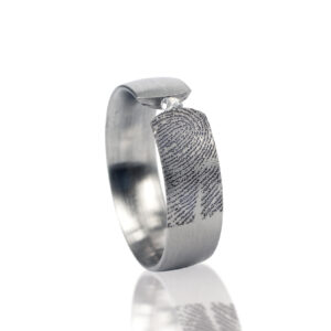RA-D017-K00 Vingerafdruk ring met steen