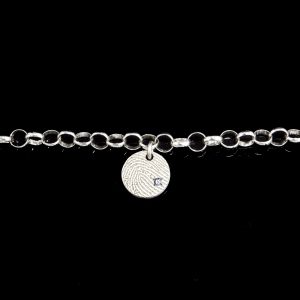 AA-O026-G01 Armband met ronde hanger met afdruk met steen
