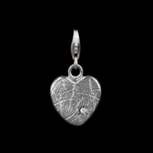 OA-O001-G01 Hartvormige bead met steen