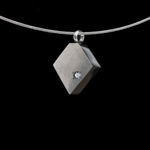 HS-D247-G01 Ruit hanger met steen