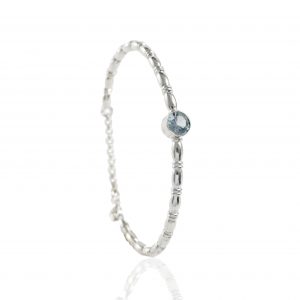 AD-D055-Z00 Armband met gesloten askamer achter topaas