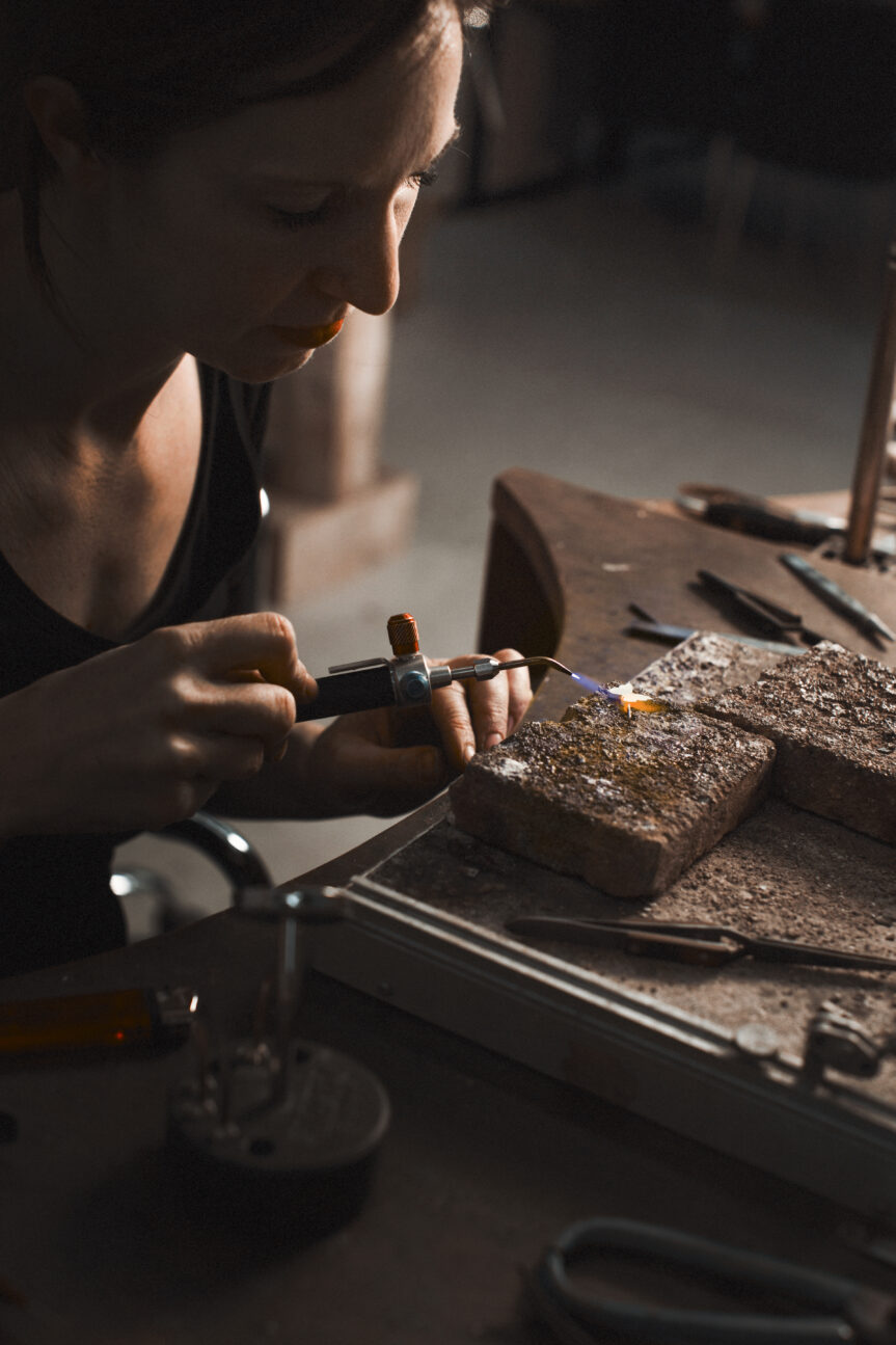 Janneke Smets at the Impona studio, creating custom memorial jewelry by hand using silver, gold, or glass.