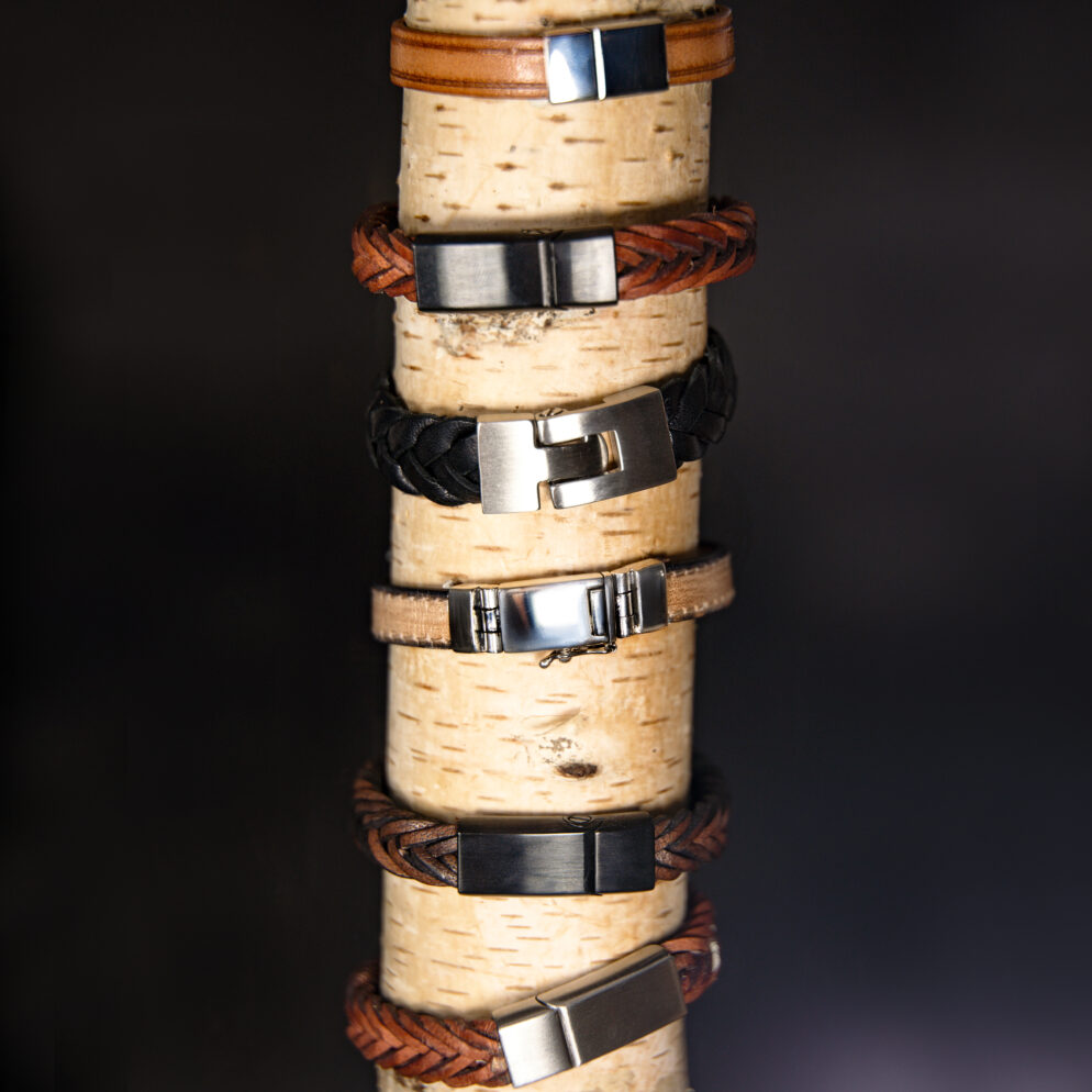 Leren asarmbanden – handgemaakt in diverse stijlen en kleuren